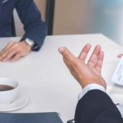 面接の際につけておくとよい印象になる腕時計の特徴とおすすめの解説