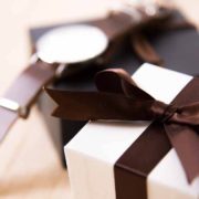 腕時計をプレゼントする事の意味と腕時計のプレゼントの注意点の解説