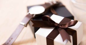 腕時計をプレゼントする事の意味と腕時計のプレゼントの注意点の解説