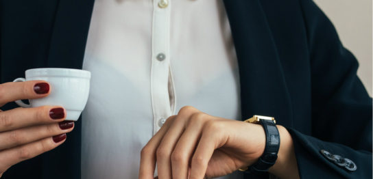 腕時計の革ベルトの魅力と夏でも革ベルトを楽しむ方法の解説