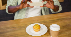 カメラで撮った写真が暗い時の原因と明るさの調整方法の解説