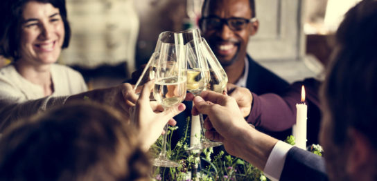 結婚式で腕時計を着用する事についての考え方と相応しい腕時計の解説