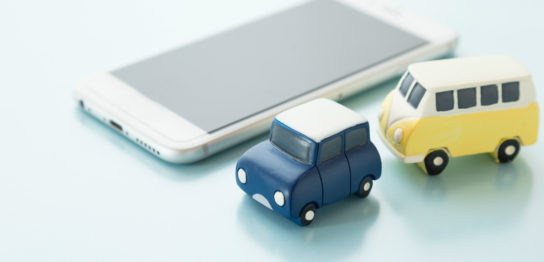 小型で軽いスマホの選び方 おすすめのモデルの機能と特徴を解説