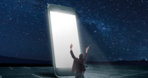 スマホで大画面の機種の魅力とおすすめのモデルを解説