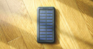 スマホの充電器で便利なソーラーチャージタイプの魅力とおすすめ品