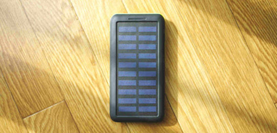 スマホの充電器で便利なソーラーチャージタイプの魅力とおすすめ品