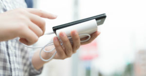 スマホ用充電器でコンセントに差し込めるモバイルバッテリーの選び方