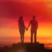 スマホケースをカップルで購入する場合のおすすめの品を種類別で解説