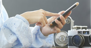 スマホで人気のフィルムカメラ風フィルターアプリの解説