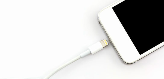 スマホの充電器に接触不良が起きた場合の原因と対処方法を解説