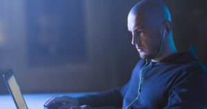 重低音 イヤホン