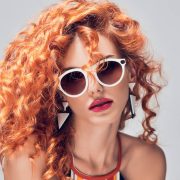 オシャレで効果的なサングラスラスの選び方とおすすめアイテムを解説！