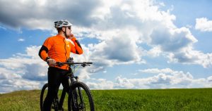 自転車用スマホスタンドとは？商品選びのポイントとおすすめ品を解説