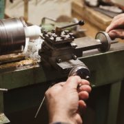 卓上旋盤ってなに？個人でも使いやすいおすすめの卓上旋盤3選を解説