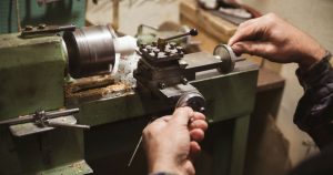 卓上旋盤ってなに？個人でも使いやすいおすすめの卓上旋盤3選を解説