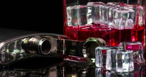 溶けない氷ってなに？アイスキューブを使用する場面と素材ごとの特徴