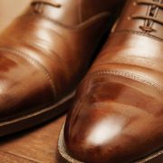 カジュアルな革靴の魅力や選ぶ際のポイント おすすめ品10選を解説