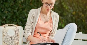 秋に便利なカーディガンの魅力 秋におすすめのカラーと選び方を解説