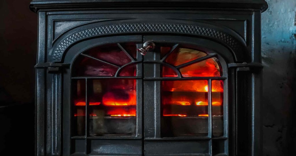 薪ストーブってなに？暖炉との違い 選び方とおすすめの品６選を解説