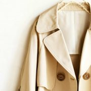 トレンチコートってなに？選び方と男女別でおすすめの品10選を解説