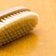 日頃の見出しなみに！エチケットブラシの選び方とおすすめ品を解説