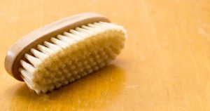 日頃の見出しなみに！エチケットブラシの選び方とおすすめ品を解説