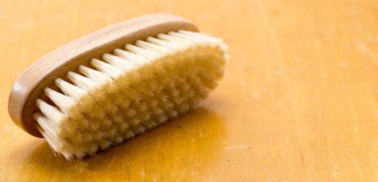 日頃の見出しなみに！エチケットブラシの選び方とおすすめ品を解説