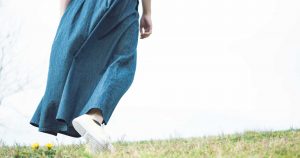 ロングスカートが人気の理由とカラーごとの特徴 おすすめ品を解説