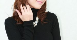 黒タートルニットの魅力を解説 おすすめのブランドやコーディネートなども紹介！