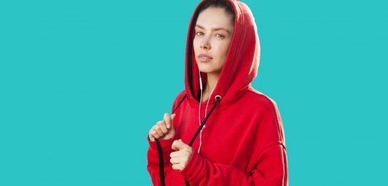 カジュアルファッションの定番！パーカーに合うアイテムを解説 おすすめ商品も紹介