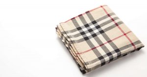 プレゼントにも最適のタータンハンカチについて紹介 おすすめ商品や選び方も解説