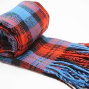 秋冬のコーディネートにぴったり！タータンマフラーの魅力やおすすめ商品を紹介