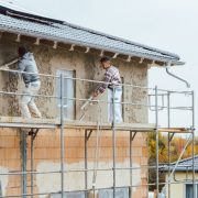 外壁塗装の相場はどれくらい？費用が決まるポイントと抑える方法