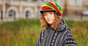 つば付きニット帽のかぶり方と注意点 おすすめ商品を男女別で解説
