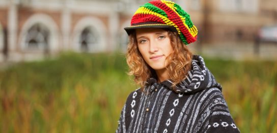 つば付きニット帽のかぶり方と注意点 おすすめ商品を男女別で解説