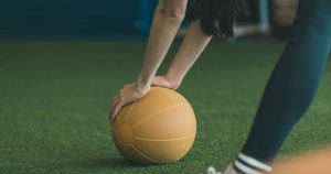 メディシンボールの種類や選び方などを解説 おすすめ商品も紹介