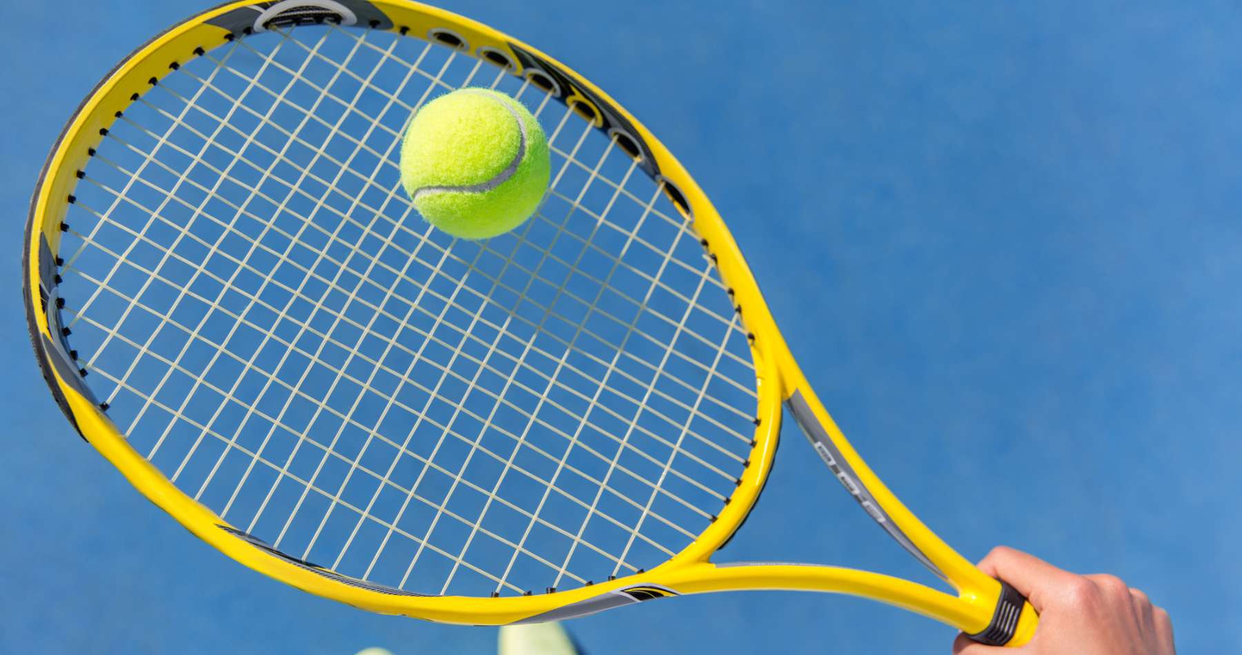 テニスラケットのおすすめメーカーを紹介 選び方やおすすめ商品も解説 Dorekau ドレカウ
