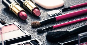 気軽に使えるコスメって？100均コスメのメリットとおすすめ品