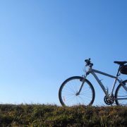 通勤・通学でも人気の自転車は？クロスバイクの選び方とおすすめの品