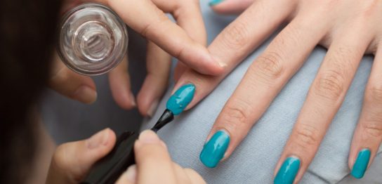 ジェルネイルって何？メリットとデメリット 気になるポイントを解説