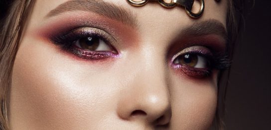 ラメでキラキラ！グリッターメイクとは何か 魅力とおすすめ品を解説