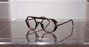 パラサイト メガネ