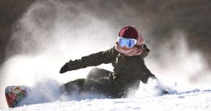 スノボーに特化したウェアって何？選ぶ際のポイントとおすすめの品