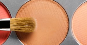 秋に人気のメイクって？テラコッタメイクの魅力とおすすめ品を解説