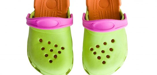 アウトドアスリッパとは何かを解説 アウトドアスリッパの選び方やおすすめ商品を紹介