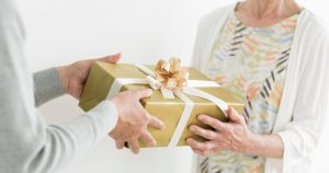 50代のお母さんへの誕生日プレゼントの選び方とおすすめのプレゼントを紹介