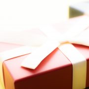 誕生日プレゼントの選び方とは？相場や選び方 おすすめ品を解説