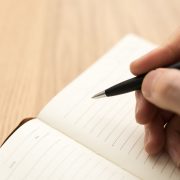 フリクションってなに？仕組みや魅力とおすすめの品を解説