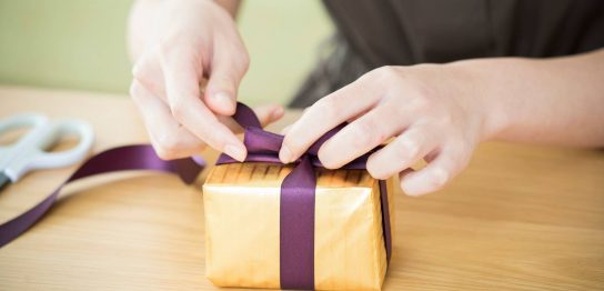 就職祝いを女性に贈る際のポイントは？選び方とおすすめ品を解説