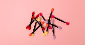 オレンジメイクってどんなもの？メイク方法とおすすめコスメをご紹介